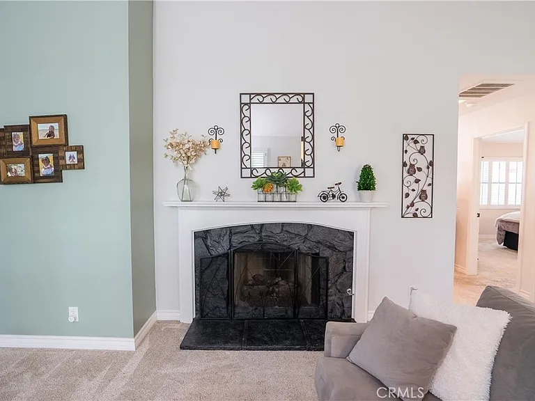 160 Oxford Ln — Photo 4