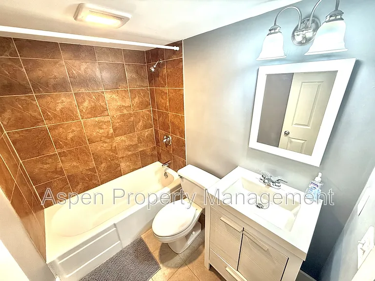 2110 S Central Ave — Photo 8