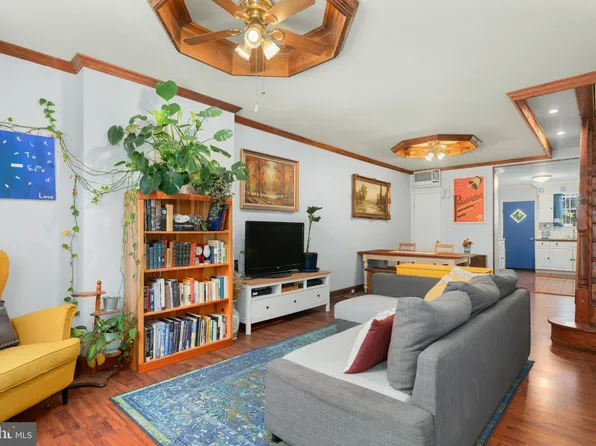 1043 Daly St, Philadelphia, PA 19148