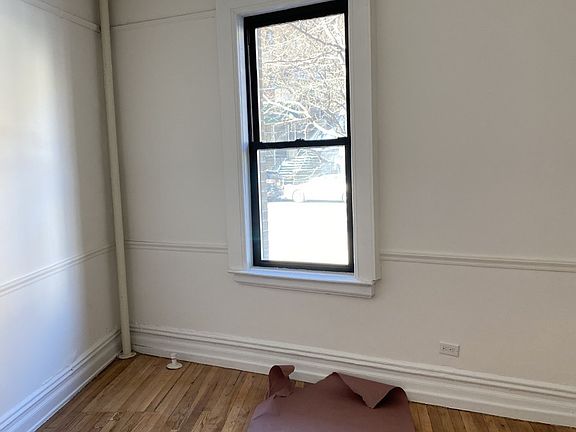 2nd image of 5056 Broadway #2