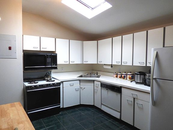 5th image of 1230 E 82nd St #84