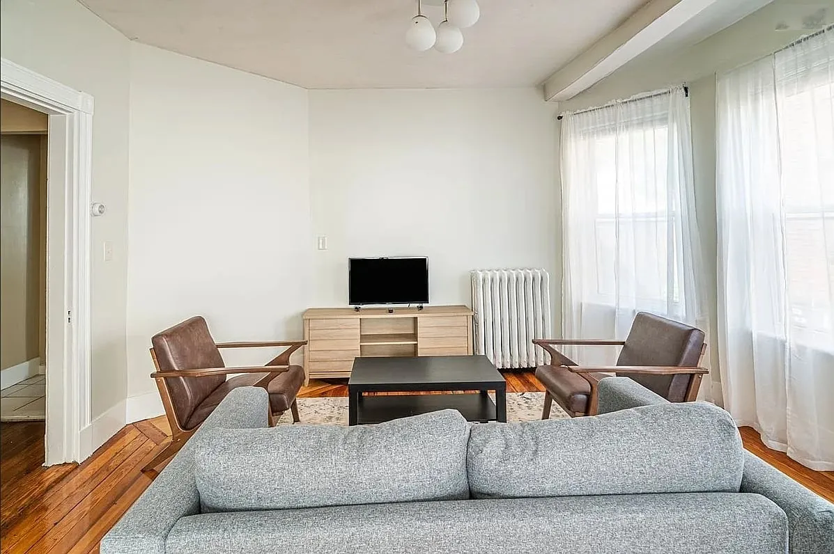 6 bed, 2400 sqft, $5,400 — Photo 4