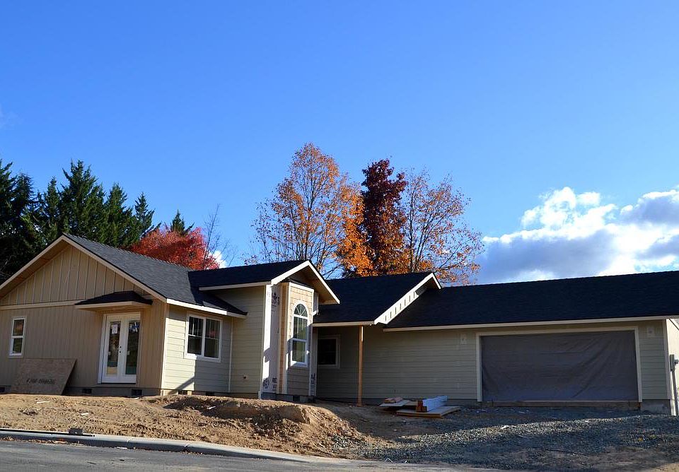 2nd image of 237 SE Sand Canyon Ln