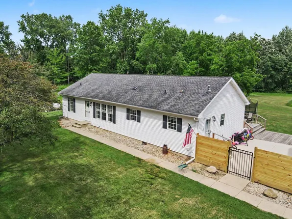 56883 Pulver Rd, Three Rivers, MI 49093