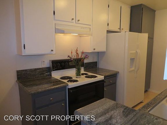3rd image of 700 Westmount Dr APT 106