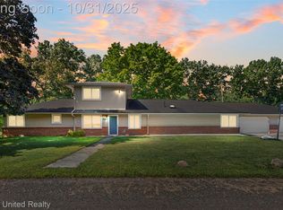 617 Shaw Ct, Milford, MI 48380