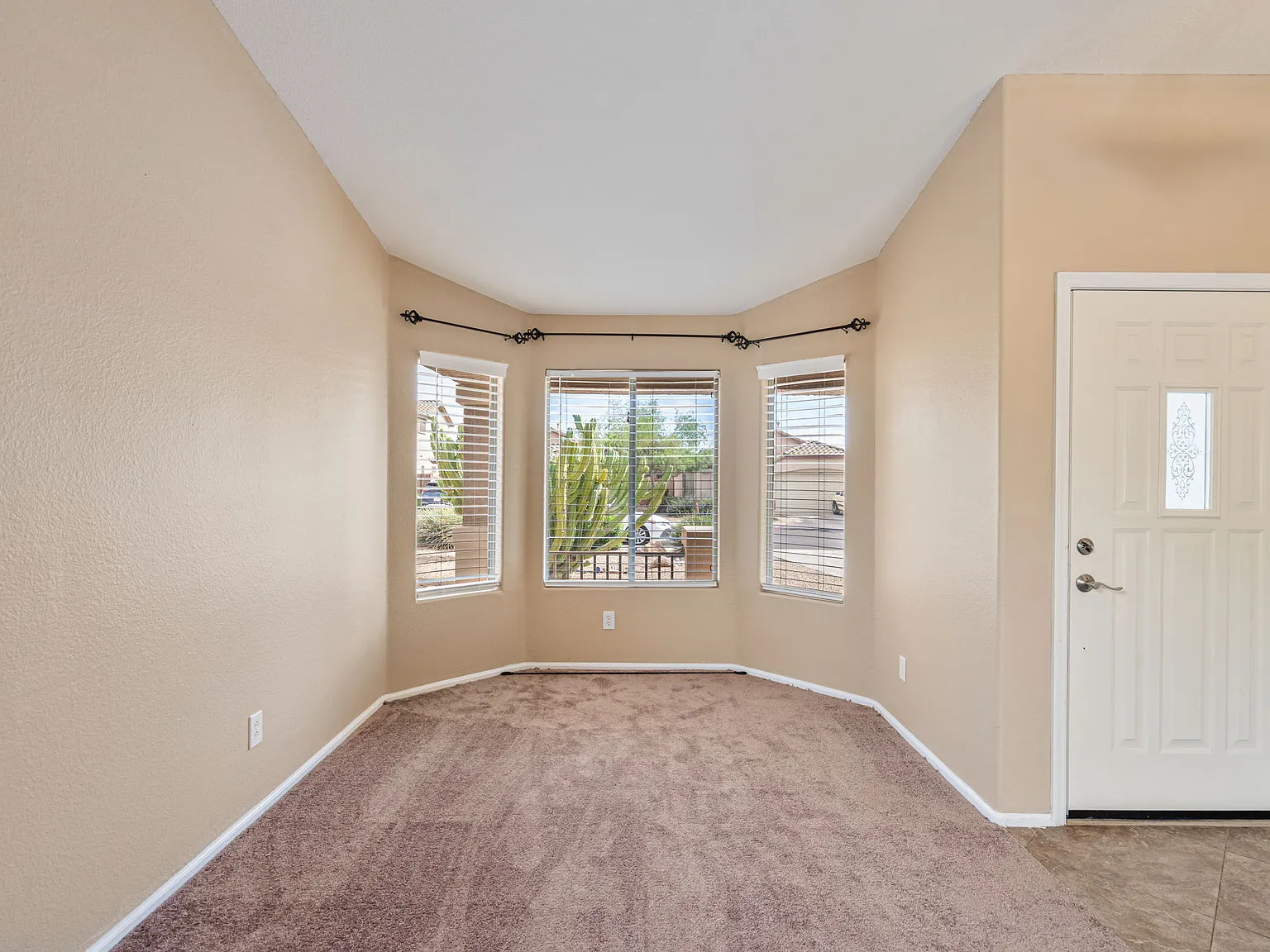 3 bed, 2.5 bath, 2045 sqft, $2,700 — Photo 4