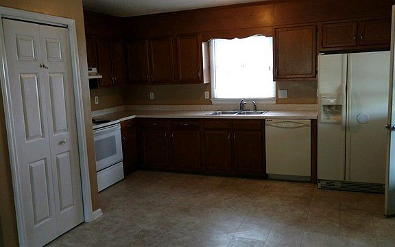 3rd image of 114 Apple Hill Dr