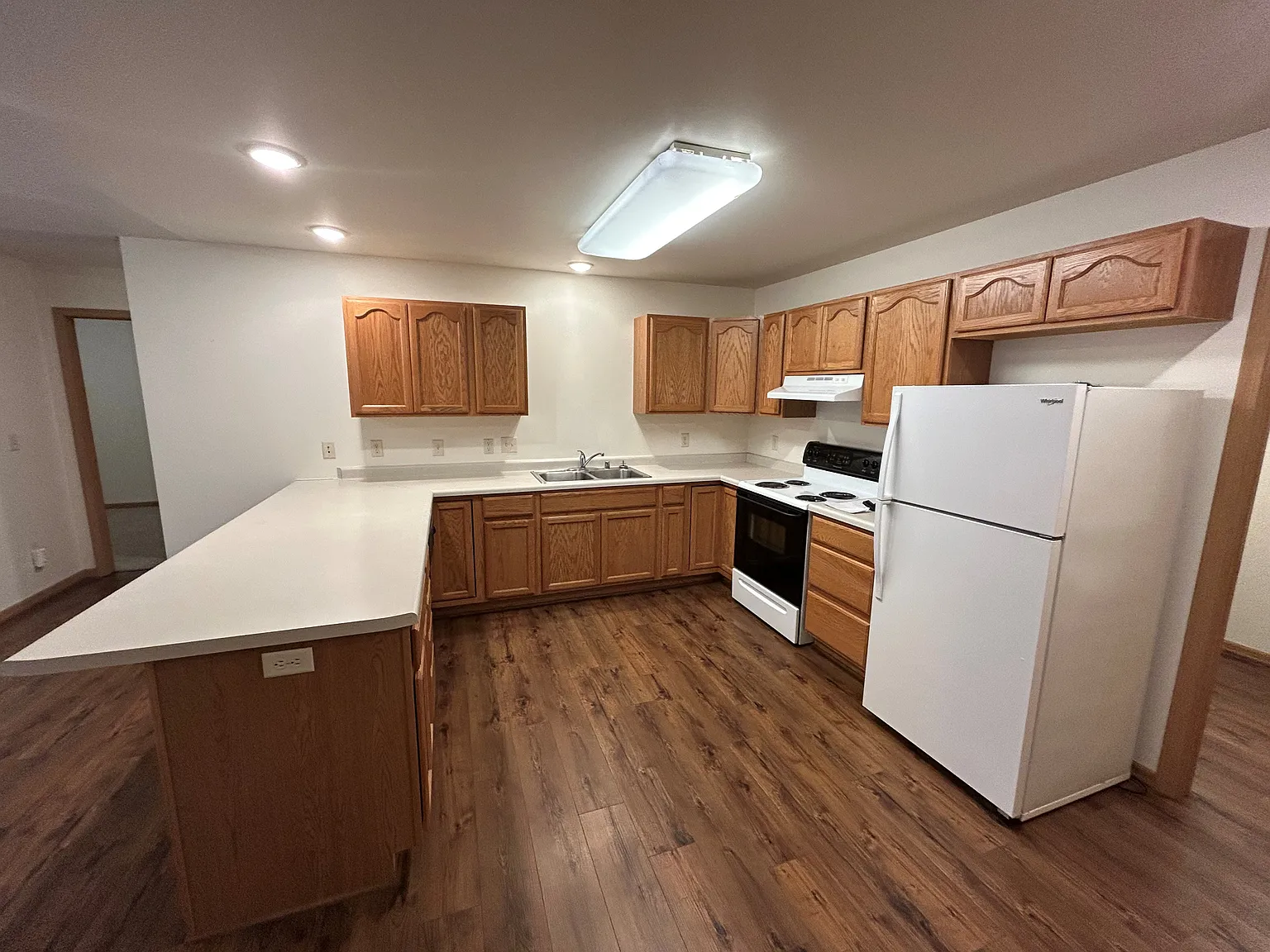 2 bed, 1.5 bath, 1100 sqft, $1,490 — Photo 2