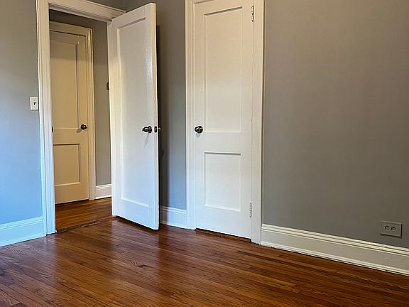4th image of 576 Warburton Ave #2R