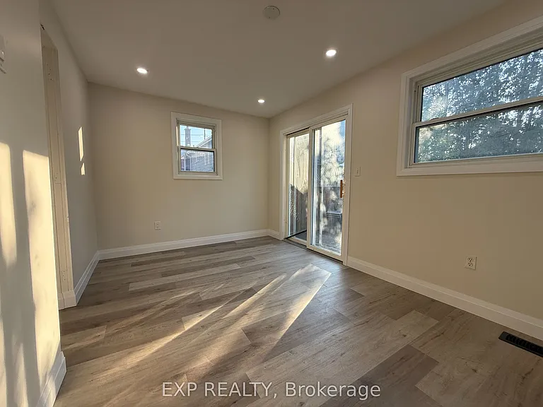 122 Alice St #UPPER — Photo 9