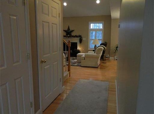 4th image of 57 Holly Cir