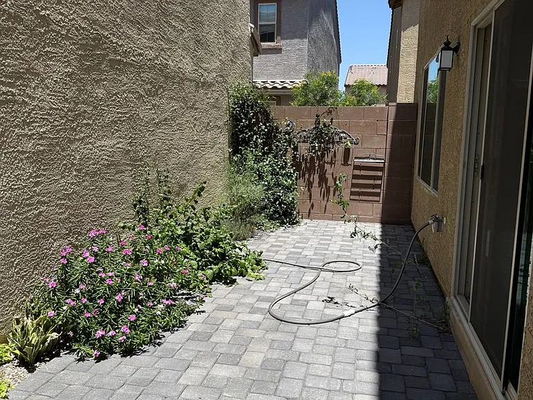1127 E Descent St — Photo 30