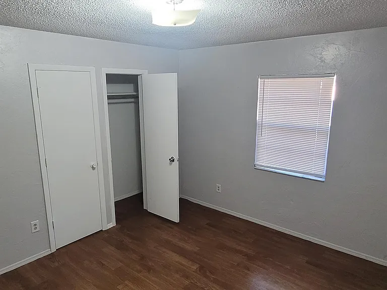 883 W Ohio Ave — Photo 5