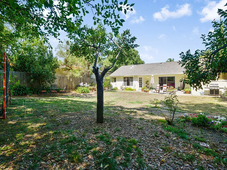 2035 El Prado St — Photo 24
