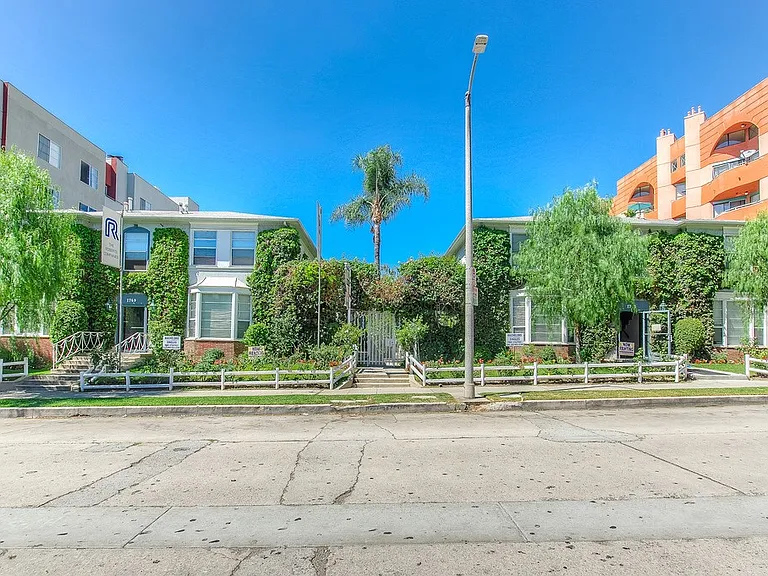 Sycamore Apartments — Photo 12