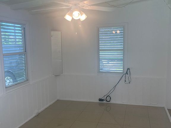 2nd image of 50 SE 13th St #50