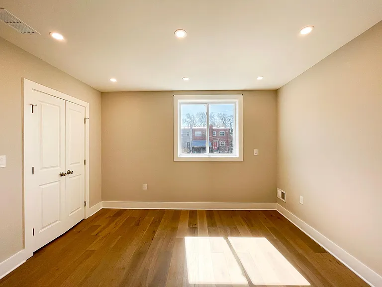 1267 Emerson St NE — Photo 14
