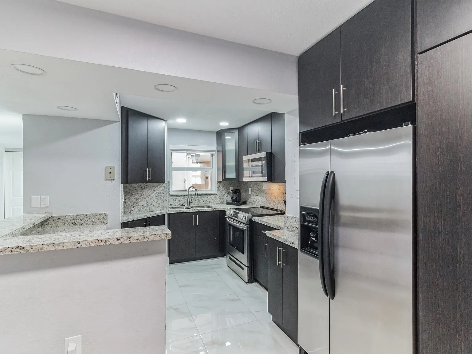 2 bed, 968 sqft, $2,280 — Photo 3