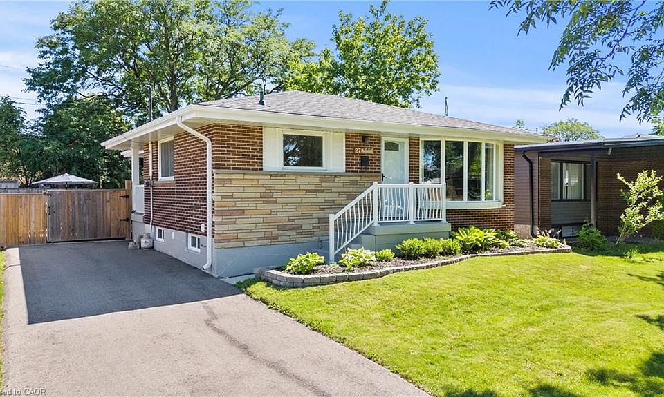 1st image of 27 Bobolink Rd
