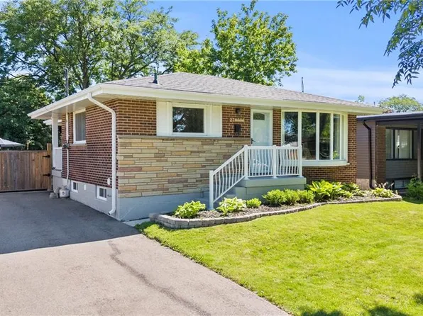 27 Bobolink Rd, Hamilton, ON L9A 2P3