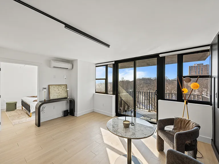 Cosmo 440 Luxury Apartments — Photo 19