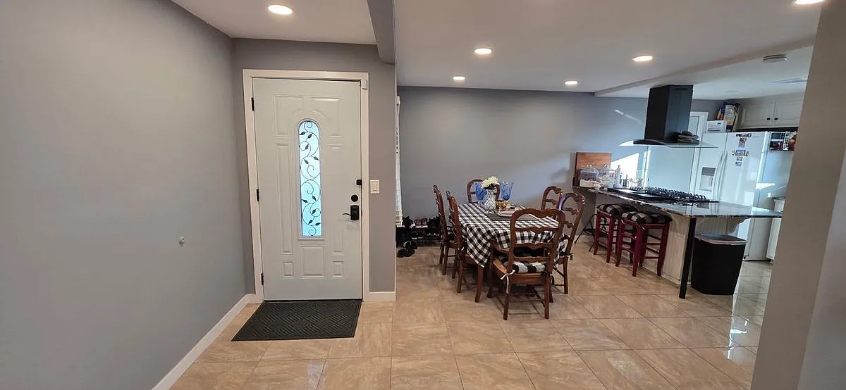 3 bed, 2.0 bath, 1716 sqft, $4,300 — Photo 1