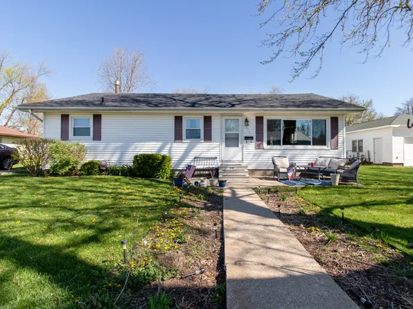 607 W Warren St, Le Roy, IL 61752