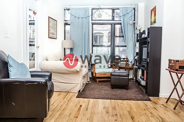 Rented by Wave Real Estate Group | media 33