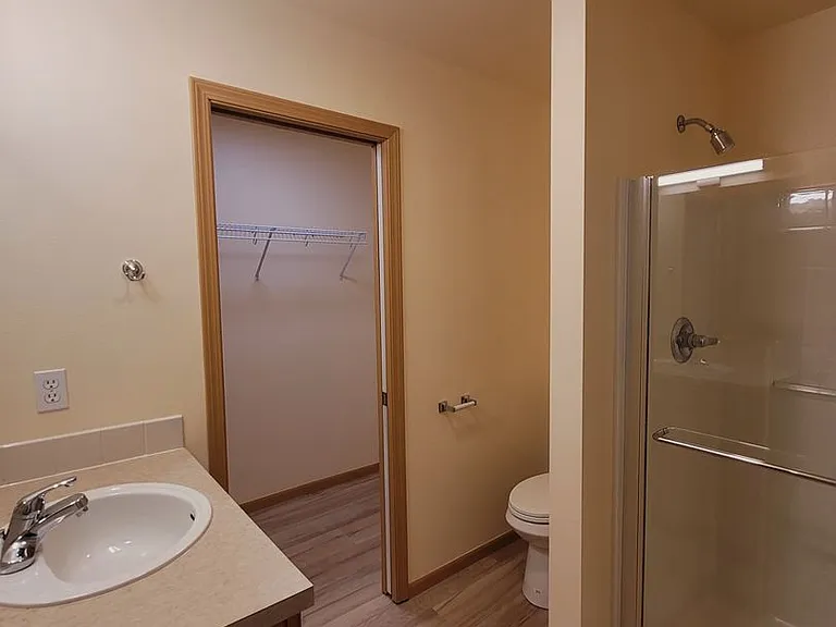 410 Holland Ave — Photo 27
