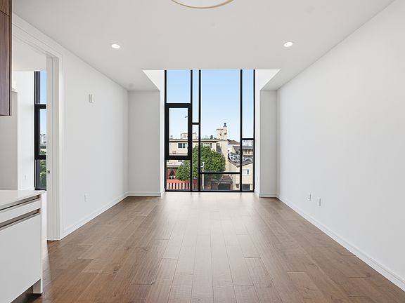 5th image of 1463 Lombard St APT 402