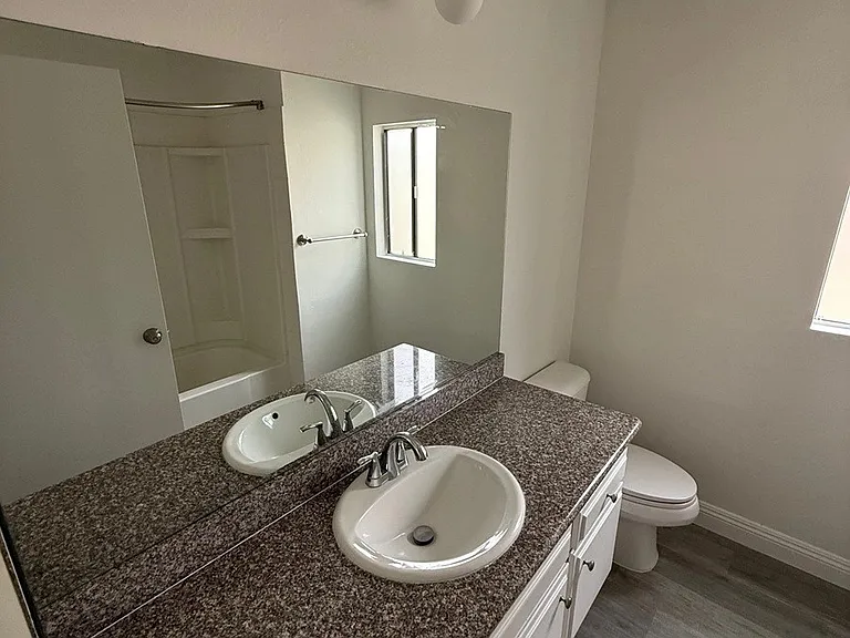 412 N Venice Blvd #B — Photo 22