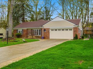 2210 Lancaster Rd, Bloomfield Hills, MI 48302