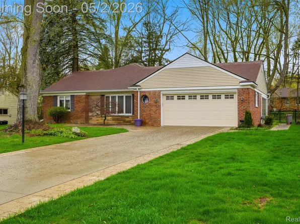 2210 Lancaster Rd, Bloomfield Hills, MI 48302
