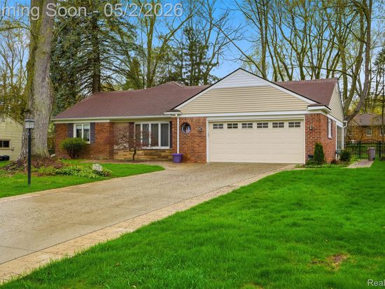 2210 Lancaster Rd, Bloomfield Hills, MI 48302