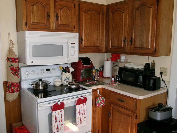 3rd image of 808 E 30th St