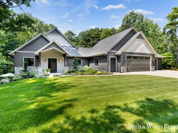 4218 64th St, Holland, MI 49423