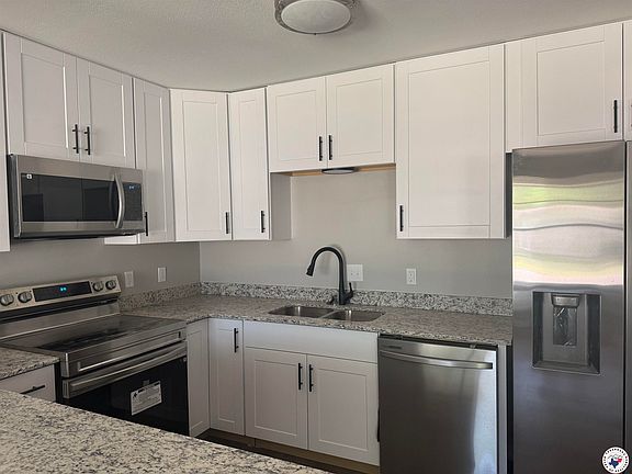 5th image of 444 Carroll Ave