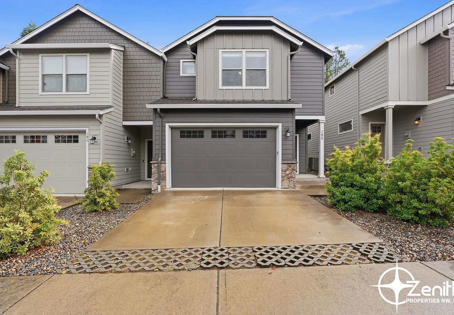 3 bed, 2.5 bath, 1725 sqft, $2,420 — Photo 2