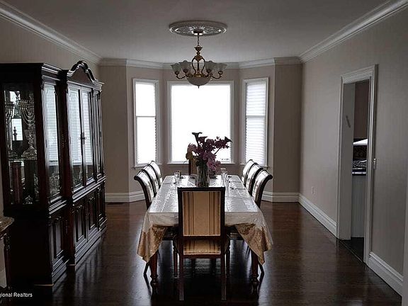 5th image of 903 Twin Oaks Dr