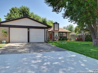 7710 Hunter Oaks St, Live Oak, TX 78233