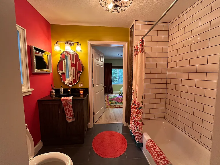 Main jack and jill bathroom