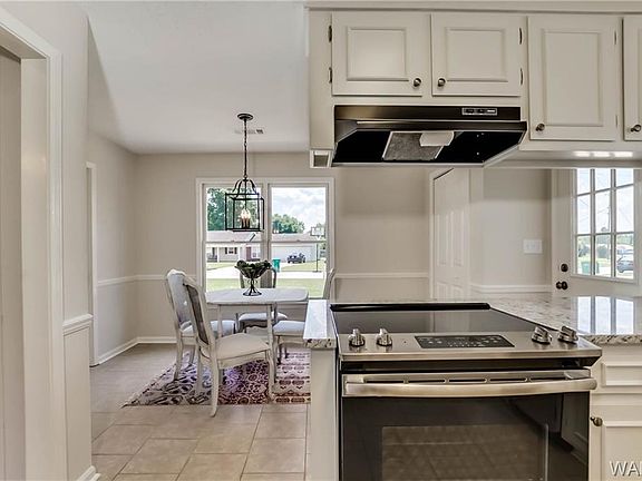 4th image of 11501 Fox Chase Dr