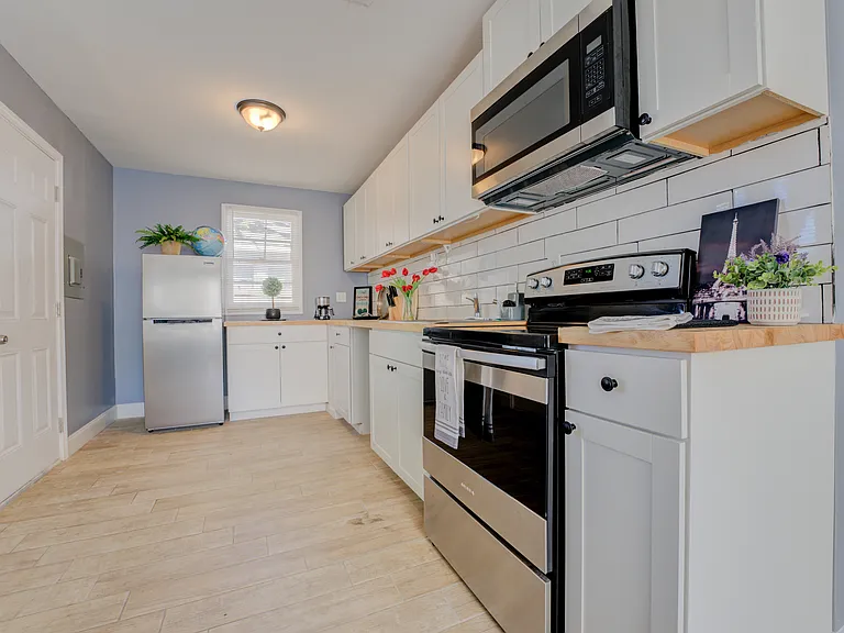 1050 N Pkwy #105 — Photo 36