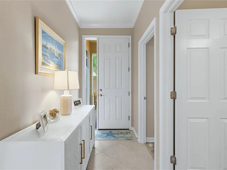 490 Montelluna Dr — Photo 2