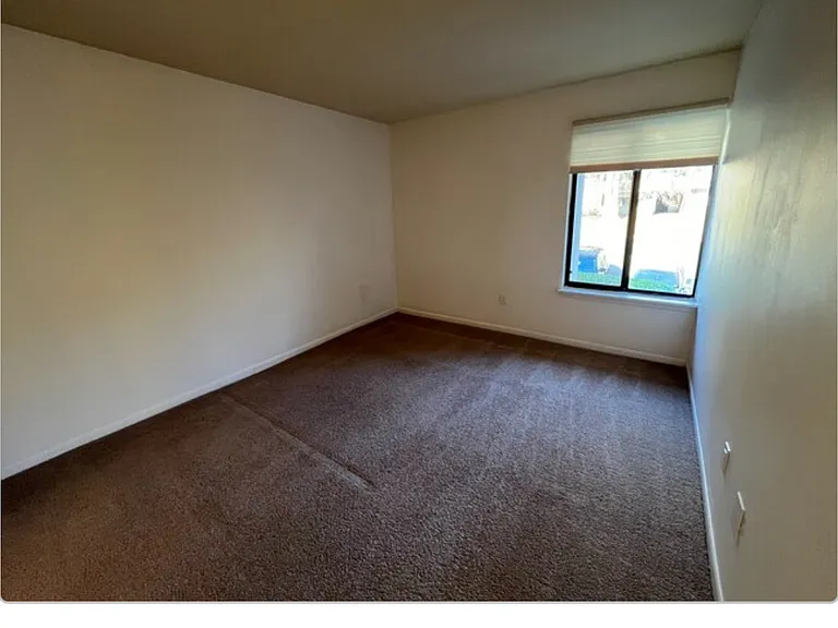 500 Umstead Dr #304F — Photo 14