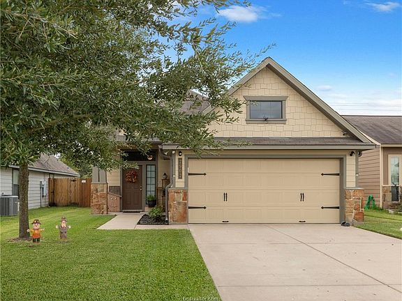 2nd image of 2902 Silver Oak Dr
