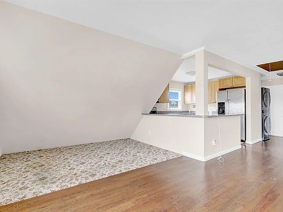 2nd image of 565 E Hudson St Floor 2