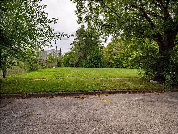 2nd image of 2132 Columbia Ave