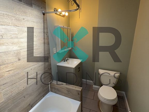 3rd image of 304 Berbro St